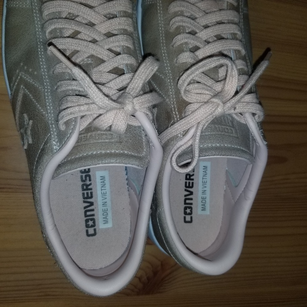 Converse - Picture 3 of 4